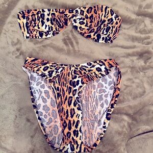 Fredrick’s of Hollywood Leopard Print Bikini size DD top and Medium bottoms